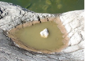 Pilancn generado por la erosin fluvial y la meteorizacin por disolucin 