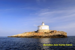 Figura 1. Faro de La Hormiga situado en la isla que le da nombre