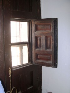 V. de los I. Ventana de la celda donde muri Quevedo