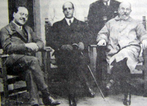 Juan Negrn (primero a la izquierda)