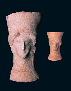 Pebeteros en forma de cabeza femenina  y masculina. Cultura ibérica. Siglos IV-III a.C. Museo Arqueológico de Jumilla