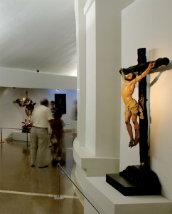 F. Salzillo. Crucificado. 1765. Madera policromada. 140 x 90 x 30 cm.