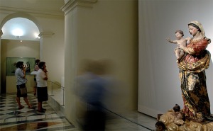 N. Fumo. Virgen de las Maravillas. 1725. Madera policromada y estofada. 134 x 60 x 41 cm.