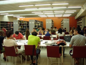 Estudiando en la biblioteca de Cieza