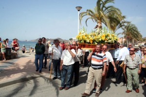 La Virgen del Carmen por el puerto 