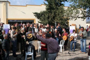 Ambiente festivo en el Encuentro de Cuadrillas de Aguaderas 