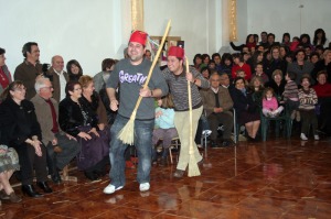 Los Inocentes de Fuente Librilla (Mula) durante el baile de pujas