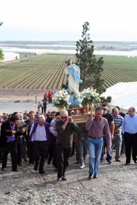 Feligreses acompaando a su patrona. El Garrobillo (guilas)