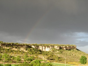 El cielo adorna con su color este universo geolgico, esta maravilla ptrea del norte de Moratalla 