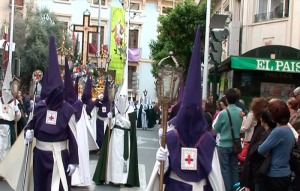 La 'Cruz Gu�a' a su paso por la calle Isidoro de la Cierva  