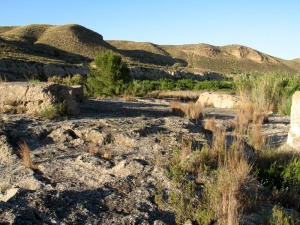 Restos de construcciones histricas, posiblemente para almacenamiento de agua. Todos estos enclaves histricos-etnolgicos completan el gran inters cultural de este Lugar de Inters Geolgico