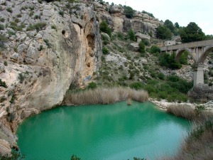 Panormica del Charcn. El escarpe est producido por una falla inversa 