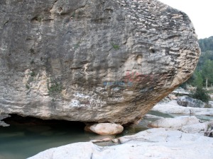 A veces las rocas pequeas sostienen a las grandes, caprichos de la Naturaleza 