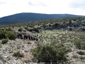 La dolina de Inazares es una geoforma aprovechable para la enseanza de la Geologa en el campo. En la foto profesores de instituto visitan este entorno natural en un curso de actualizacin