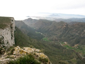 La geodiversidad del sur de Murcia contiene un patrimonio geolgico muy variado. Panormica desde las rocas paleozoicas de Peas Blancas 