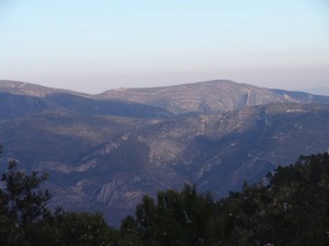 Murcia contiene numerosos lugares para estudiar la orogenia Alpina. La sierra de la Muela, Moratalla es un ejemplo de que las montaas pueden ser enormes pliegues 