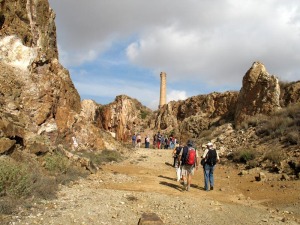 Es imprescindible que sean prioritarios los cursos de formacin de profesores sobre geologa. Profesores de un curso organizado por el CPR de Cehegn visitan el Cabezo Rajao 