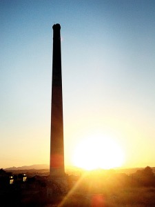 Chimenea al atardecer 