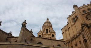 Fachada exterior de la Capilla de los Vlez y Torre-Campanario 