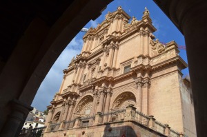 La Colegiata de San Patricio a travs del Arco 