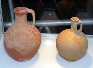 Museo Arqueolgico de Mazarrn. Jarras de cermica comn romana 