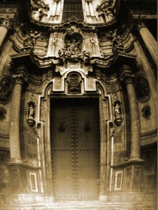 Puerta principal del imafronte de la Catedral de Murcia 