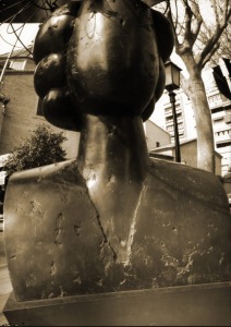 Detalle de busto de Antonio Campillo instalado en Alfonso X El Sabio 