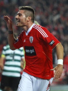 Javi Garca celebra un gol con la camiseta del Benfica