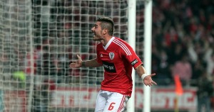 Javi Garca celebra el gol de la victoria ante el Sporting de Lisboa en la temporada 2011-2012