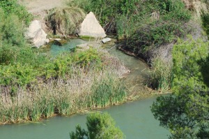 Fuente del Gorgotón junto al cauce del río Segura