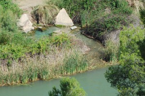 Fuente del Gorgotn junto al cauce del ro Segura