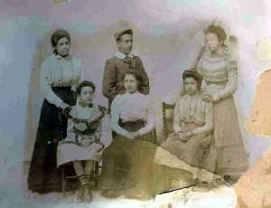 Fotografa de una familia mulea de finales del siglo XIX.