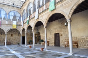 Hospital de Santiago -claustro 