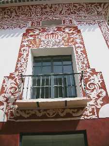Detalles de la fachada de la Casa Pintada de Mula
