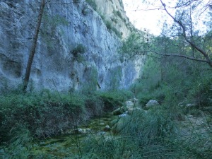 Junto al ro Alhrabe en La Puerta hay un agradable sendero que permite deleitarnos con la belleza geolgica de este lugar 