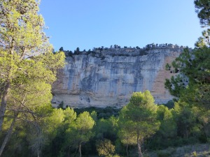 Las paredes verticales superan los 150 m de altura. Esta tambin afectada por fracturas  