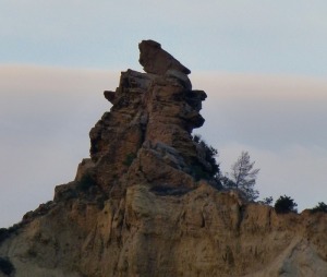 Geoforma del pico del guila, que recuerda una cara 