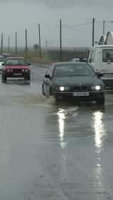 Trfico y coches durante la lluvia