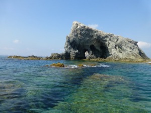 Panormica del islote El Faralln. Se aprecia la calidad del agua que lo rodeanormica del Islote El Faralln