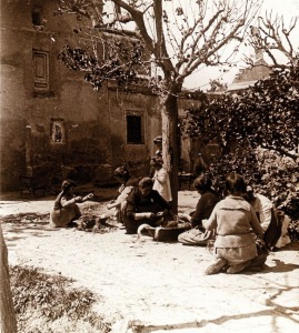 Crianza del gusano de seda y extraccin de hijuela Archivo General de la Regin de Murcia