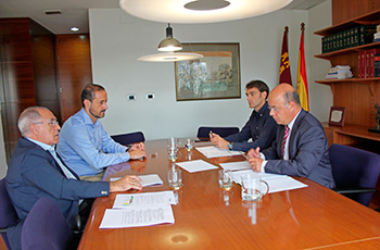 El Consejero de Hacienda se rene con la asociacin del sector de las tecnologas de la informacin, Timur