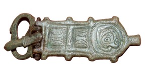 Broche cinturn liriforme