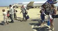 Turistas llegando al aeropuerto de San Javier (Al pulsar se abrir la foto en una nueva ventana.)