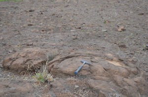 Las rocas gneas es comn que se fracturen de forma concntrica, formando unas estructuras en cscara de cebolla