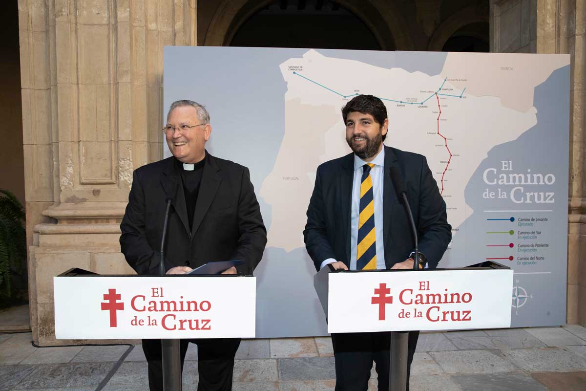 Firma del Protocolo de colaboración entre la Comunidad y la Diócesis de Cartagena para promover el proyecto 'El Camino De la Cruz' Firma del Protocolo de colaboración entre la Comunidad y la Diócesis de Cartagena para promover el proyecto 'El Camino De la Cruz'