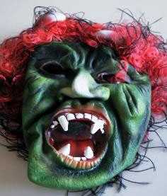 Alerta de Consumo - Mscara de demonio verde con pelo rojo