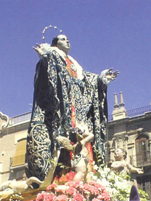 La Dolorosa por la Cofradía de Jesús Nazareno en el Viernes Santo
