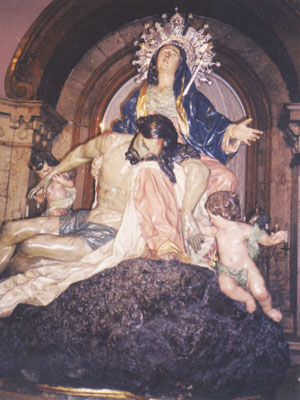 María Santísima de las Angustias por la Cofradía de Servitas en el Viernes Santo