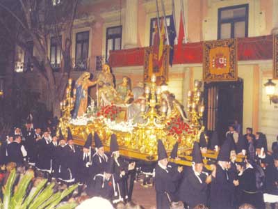 Santo Sepulcro por la Cofradía del Santo Sepulcro en el Viernes Santo