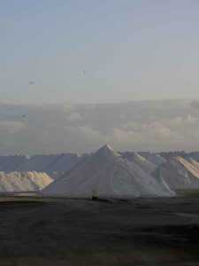 Montañas de sal en las salinas de San Pedro del Pinatar